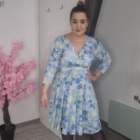 Egyberuha Kék /Fehér